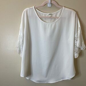 Spense| Medium| flowing| Crotchet knit| Bell sleeve